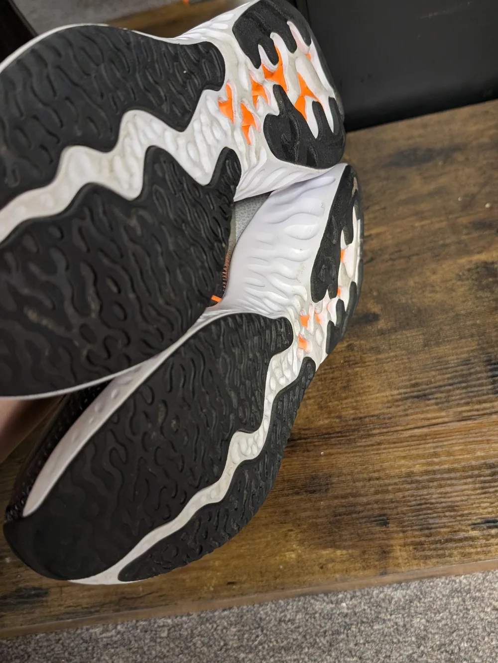 Nike Men's Black and Orange Athletic Running Shoes - Picture 7 of 11